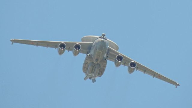 Đoạn video về máy bay chỉ huy và cảnh báo sớm trên không (AWACS) thế hệ mới của Nga, chiếc A-100 Premier, đã xuất hiện trực tuyến trong các chuyến bay thử nghiệm. Các thông tin cho biết, nguyên mẫu thử nghiệm của máy bay A-100 Premier AWACS đã hoàn thành các cuộc thử nghiệm cấp nhà nước.