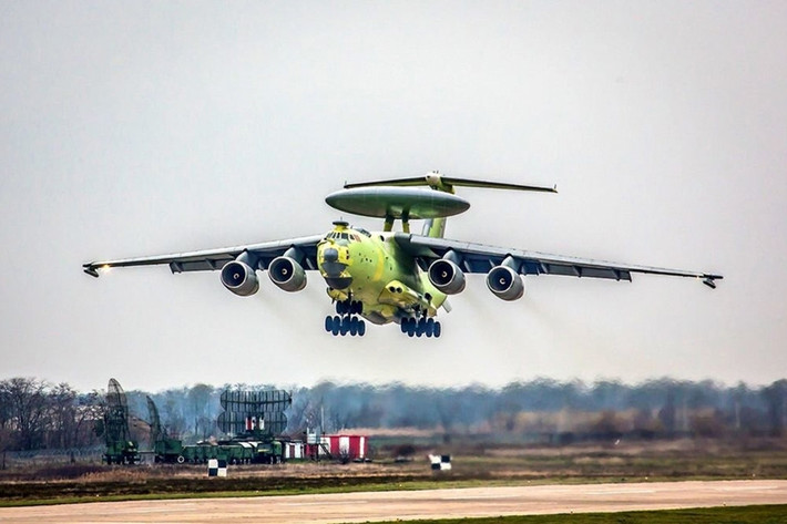 Máy bay AWACS A-100, được trang bị một radar mới có tên “Premier”, sử dụng khung của chiếc máy bay vận tải quân sự hạng nặng Il-76MD-90A hiện đại hóa.