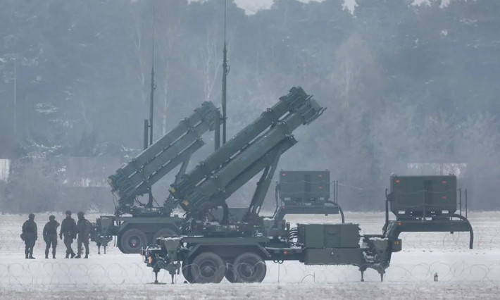 Trong lịch sử, các hệ thống tên lửa Patriot thường không thể đánh chặn hiệu quả ngay cả với các cuộc tấn công bằng tên lửa đạn đạo cơ bản. Thực tế này được thể hiện rõ qua màn trình diễn của Patriot trong Chiến tranh Vùng Vịnh và cuộc tấn công tên lửa của Yemen vào Ả Rập Saudi năm 2017.
