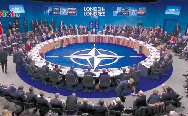 Trong khi đó, Tổng thư ký NATO sắp được thay thế, Hội nghị thượng đỉnh NATO sắp được tổ chức. Cuộc bầu cử Mỹ đang đến gần, cuộc cạnh tranh giữa hai ứng viên Biden và Trump đã bước vào giai đoạn khốc liệt. Trong bối cảnh đó, Mỹ và phương Tây phải đạt được những kết quả nhất định về Ukraine, nếu không vấn đề Ukraine có thể trở thành một “lỗ hổng” đối với đội ngũ cầm quyền hiện tại.