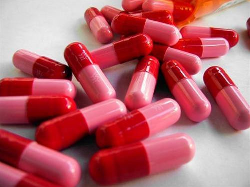 Do thuốc: một số thuốc tác động làm tê liệt sợi thần kinh giao cảm cũng gây hiện tượng xuất tinh ngược như các thuốc điều trị bệnh tâm thần, bệnh cao huyết áp, phì đại tuyến tiền liệt…