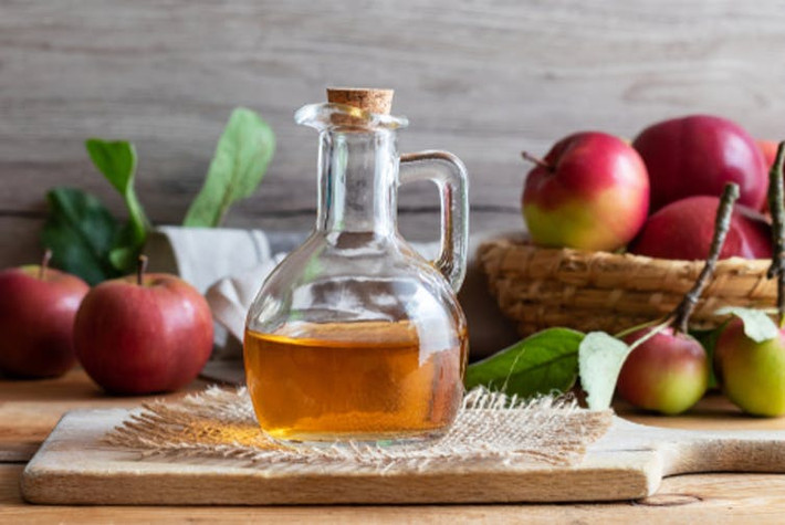 Dấm táo giúp thải loại sỏi thận thông qua niệu đạo. Do đó, uống nước dấm táo giúp tống khứ các chất độc và làm sạch thận. Ảnh: theepochtimes.