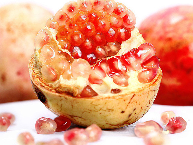 Nước ép lựu cũng góp phần loại trừ sỏi thận. Các chất chống ôxy hóa trong quả lựu còn giúp tăng cường hệ miễn dịch. Ảnh: giadinh.