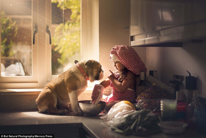 Và nguồn cảm hứng cho những shoot hình về cô bé 3 tuổi dưới đây, chính là tình yêu vô bờ bến của một người mẹ dành cho con.