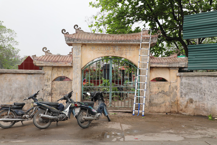 Nghĩa trang Thịnh Liệt cách ngõ 88 Giáp Nhị khoảng 50m, dù đã được quy hoạch nhưng số lượng mộ quá nhiều nên không thể tập trung hết vào một khu.
