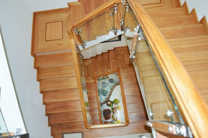 Mẫu chiếu nghỉ cầu thang bằng gỗ đơn giản nhưng tinh tế. Ảnh: Noithatgiahungphat.