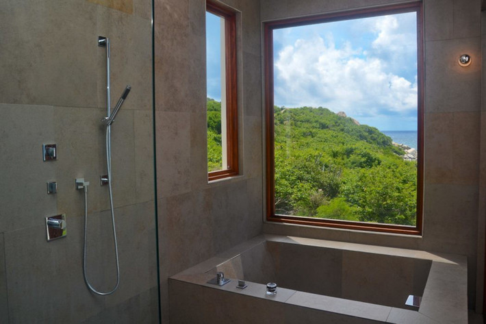 Quanh năm, Bayhouse Villa được làm mát bởi những làn gió êm dịu thổi từ biển vào.