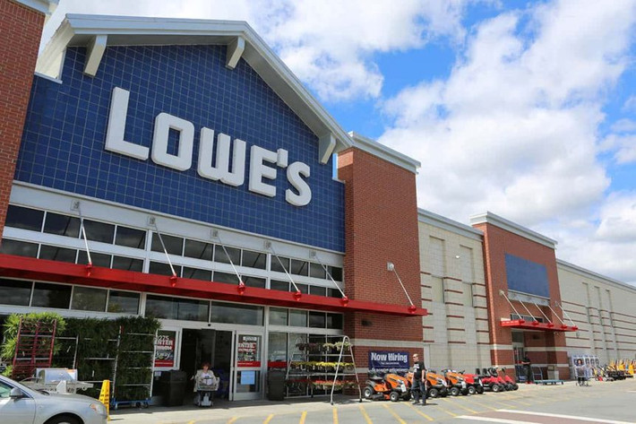 Với 14,02 tỷ đô la, Lowe's đứng ở vị trí thứ 9 trong danh sách 10 thương hiệu giá trị nhất hiện nay. Ảnh: Amazonaws.
