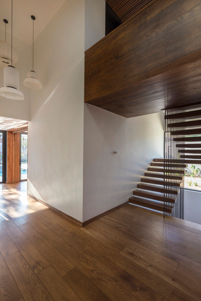 Chất liệu gỗ được sử dụng chủ yếu trong nội thất ngôi nhà khiến Casa La Perouse trở nên gần gũi với thiên nhiên.