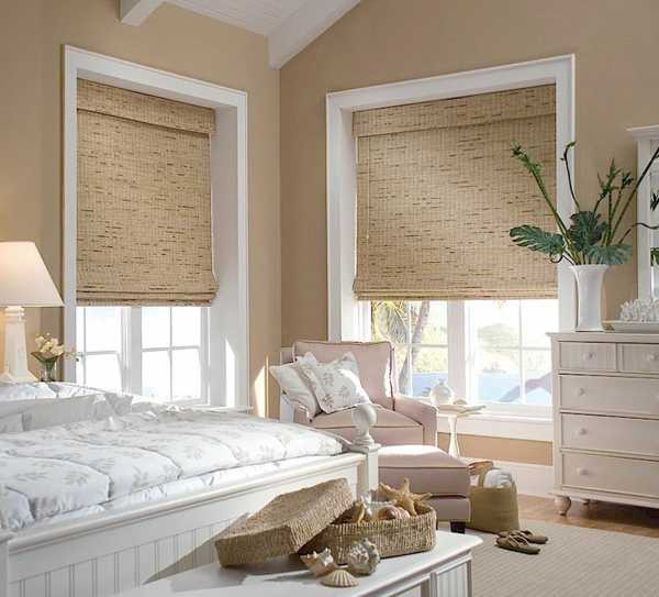 Chính vì vậy, ở các hướng Tây, Tây Bắc bạn chỉ nên trổ cửa sổ nhỏ để giảm thiểu ánh nắng vào ban ngày và gió bấc rét mướt. Ảnh: Nhadep.