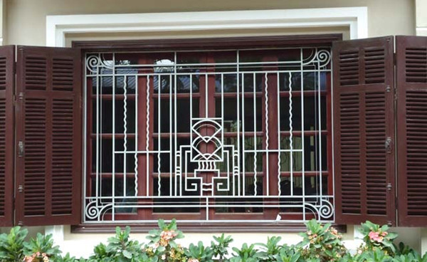 Mẫu song cửa sổ với thiết kế theo kiểu truyền thống này được nhiều gia đinh Việt Nam lựa chọn. Ảnh: Sigico.