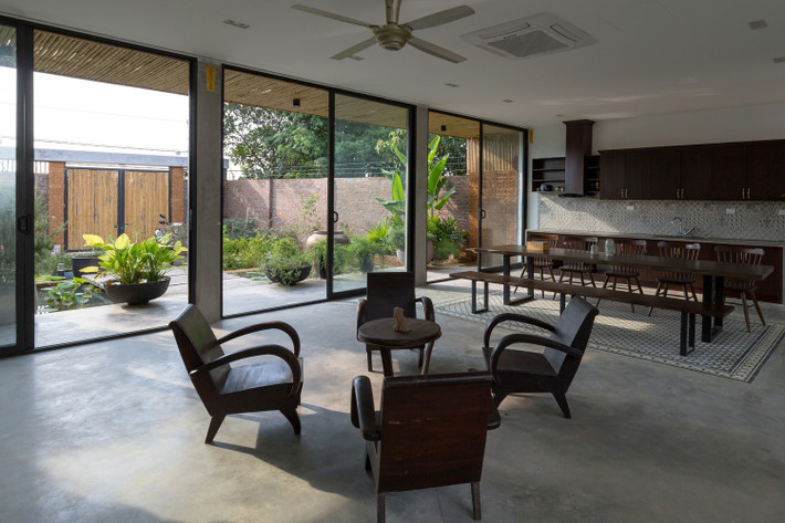 Ngôi nhà 1 tầng nhưng vẫn đầy đủ các phòng chức năng và khu vực vui chơi, thư giãn. Ảnh: Archdaily.
