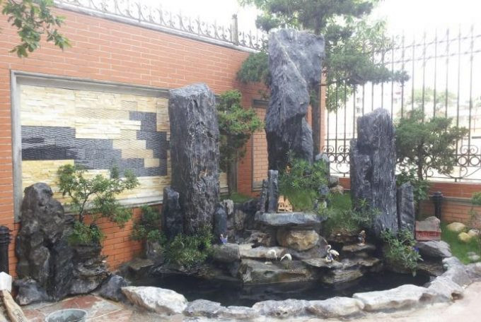 Tùy thuộc vào diện tích mà bạn có thể lựa chọn nhiều mẫu thiết kế hòn non bộ khác nhau sao cho phù hợp. Ảnh: Kientaoviet.