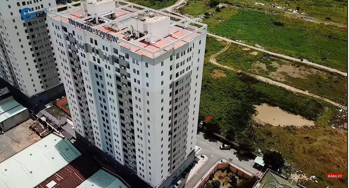 Sở Xây dựng TP. HCM được giao phối hợp với Cảnh sát Phòng cháy và Chữa cháy tổ chức kiểm tra các nội dung phản ánh của công dân về an toàn phòng cháy chữa cháy tại chung cư này. Ảnh: Cafe Land.