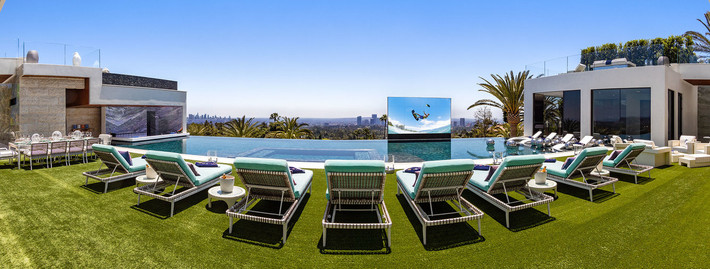 Căn biệt thự có tên Billionaire rộng tới 3.500m2 tọa lạc tại khu Bel Air, Los Angeles, Mỹ.