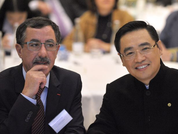 Wang Jian tốt nghiệp ngành Quản lý hàng không trường Đại học Hàng không dân dụng Trung Quốc. Ảnh: Mirror.