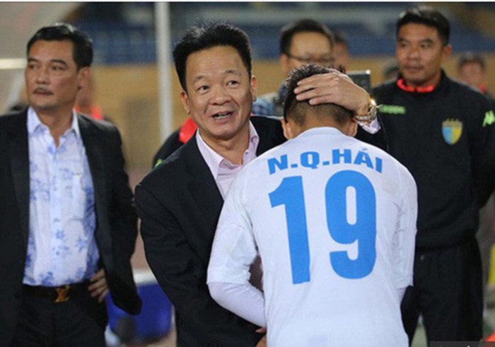 Mới đây, khi đội U23 Việt Nam giành HCB tại giải U23 Châu Á, bầu Hiền đã giành mức thưởng lên tới 6 tỉ đồng cho tập thể và cá nhân của đội bóng Hà Nội FC. Ảnh: Vietnamnet.