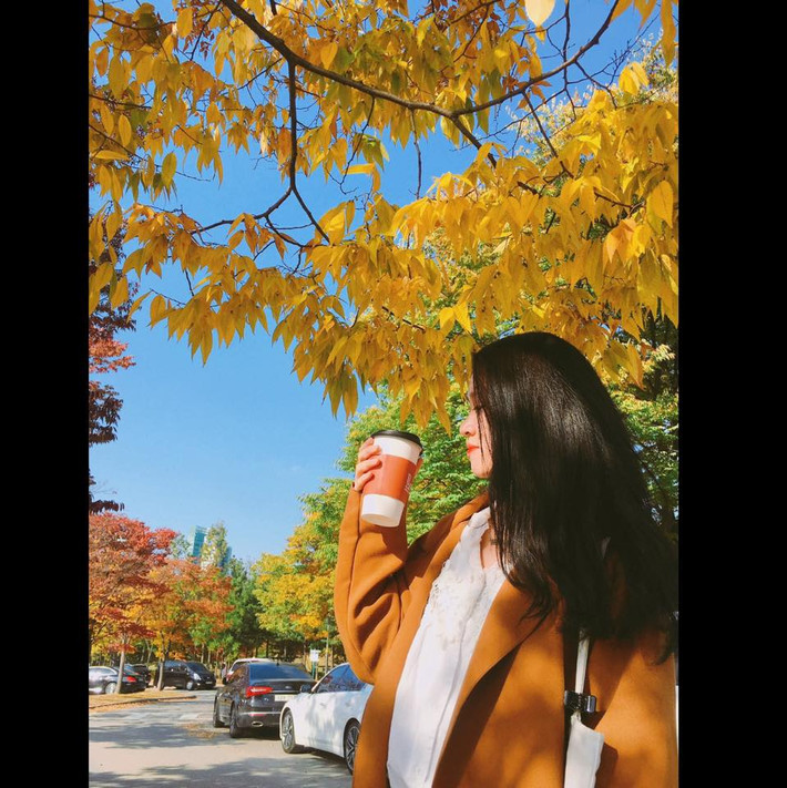 Bạn hãy thử cảm giác thưởng thức một ly cafe nóng, ngồi dưới những tán cây tại nơi đây. Chắc chắn đó sẽ là một trải nghiệm đầy thú vị với bạn. Ảnh: Su Hiền