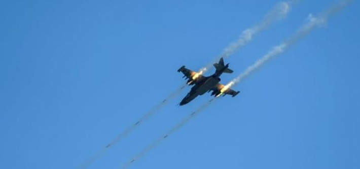 Được biết chiếc máy bay cường kích Su-25 này đã bị bắn rơi gần làng Makarov vài ngày trước. Đồng thời, mọi chi tiết về những gì đã xảy ra vẫn chưa được biết.