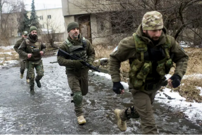 Chiến thuật “đánh và chạy” mà Quân đội Ukraine “tiếp thu” được từ các chuyên gia Mỹ, đã được phía Ukraine sử dụng một cách hiệu quả, kể từ khi Nga tiến hành “chiến dịch quân sự đặc biệt” tại nước này, từ ngày 24/2 vừa qua.