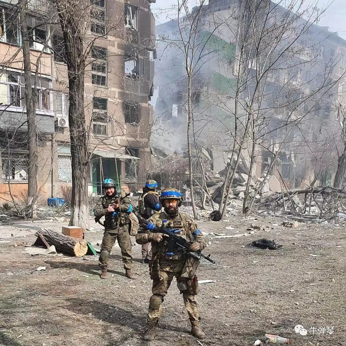 Trang tin POLITICO của Mỹ ngày 13/3 cho biết, theo thông tin từ chiến trường Ukraine, một thành phần quan trọng trong chiến lược quốc phòng của Ukraine, là dựa vào một số lượng nhỏ binh lính, để tiến hành các cuộc tấn công theo kiểu du kích vào quân Nga, một cách linh hoạt.