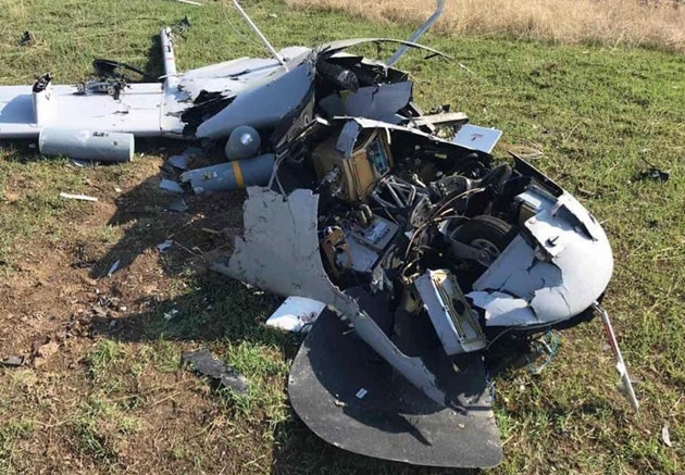 Do đó, xin nhắc lại, UAV Bayraktar TB2 chỉ phát huy được ở những chiến trường khi đối phương có lực lượng phòng không yếu và thành tích của nó thực sự vẫn còn gây nhiều tranh cãi; nhưng trên chiến trường Ukraine, UAV TB2 mất dạng, không giúp cải thiện được cho Quân đội Ukraine”; chuyên gia Leonkov kết luận.