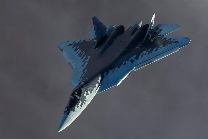 Nhưng NATO vừa đánh giá thấp, vừa tính toán sai, đã khiến vũ khí phòng không của quân đội Ukraine luôn trong tình trạng hoạt động kém hiệu quả và bố trí không tập trung. Khi Su-57 bay qua Kiev, tên lửa phòng không và máy bay quân sự Ukraine đã không cất cánh để đánh chặn.