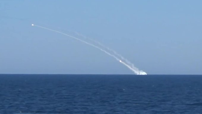 Trước xu hướng kéo dài của cuộc xung đột Nga-Ukraine, tất cả những gì Nga có thể làm, là dùng những biện pháp kiên quyết nhất, để ngăn chặn sự hỗ trợ quân sự của NATO cho Ukraine. Nếu cắt đứt được đường viện trợ, khả năng kháng cự của Quân đội Ukraine chỉ được tính bằng tuần.