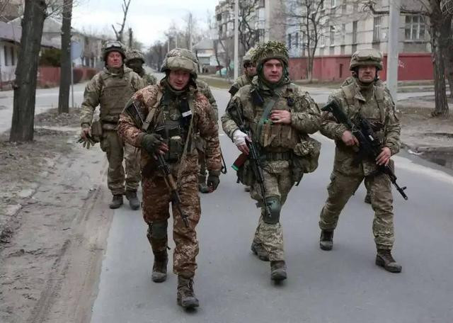 Bộ Quốc phòng Nga cho biết, những cố gắng của phía Ukraine nhằm giành lại quyền kiểm soát Svatovo trong những ngày gần đây đều bị chặn lại bởi hỏa lực hạng nặng của pháo binh và không quân Nga. Các cuộc tấn công ở khu vực Ploshchanka và Chervonopopovka cũng kết thúc theo cách tương tự.