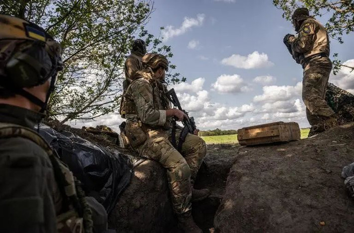 Hiện quân đội Ukraine đã phát động một đợt tấn công mới vào Duchani, Davydivbrid và Snykhurivka ở phía bắc thành phố Kherson và một mũi nhọn tấn công đã được thực hiện vào chính diện thành phố Kherson.