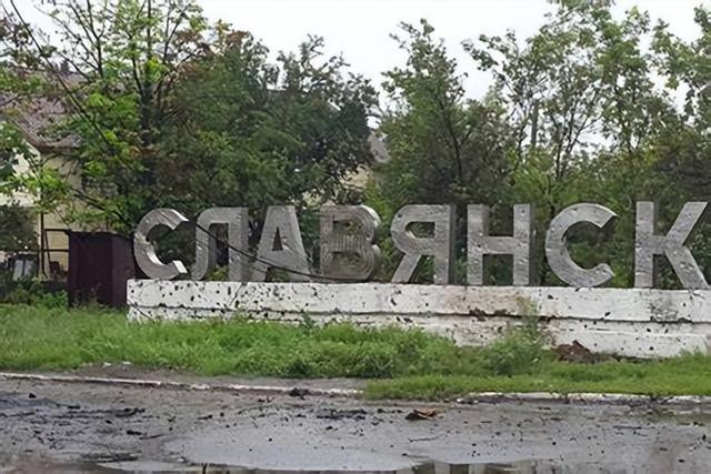Slavyansk, thành phố có 100.000 dân, nơi đã từng diễn ra trận giao tranh dữ dội nhất trong năm 2014. Slavyansk cũng là thành phố lớn ở khu vực phía bắc của Donetsk, và cũng là một trung tâm công nghiệp lớn khác của Ukraina, trong khu vực Donbass.