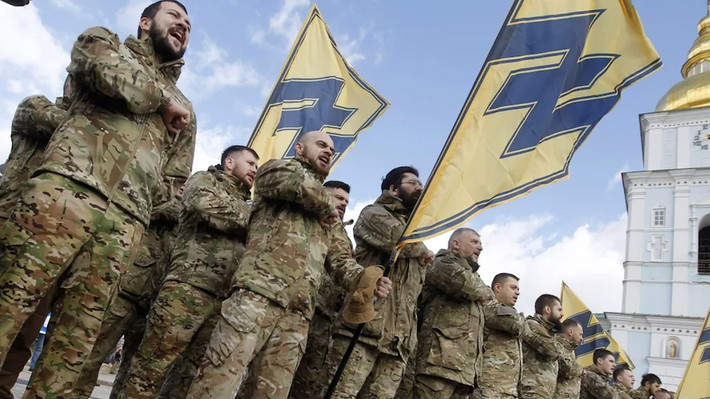 Là một đơn vị mang đầy tinh thần cực hữu chống lại Nga ở Ukraine, Tiểu đoàn Azov mặc dù không thuộc Quân đội chính quy Ukraine, nhưng luôn được lãnh đạo Kiev coi là lực lượng chiến đấu dũng cảm nhất.