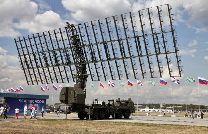 Các biến thể mới nhất của radar, bao gồm Sky-T, có tầm bao phủ phạm vi lên đến 1.800 km và độ cao 1.200 km. Điều đó có nghĩa là chúng thậm chí có thể phát hiện và theo dõi tên lửa đạn đạo bên ngoài bầu khí quyển của Trái đất.
