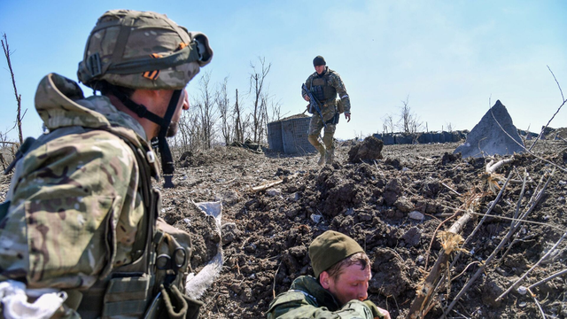 Cuộc rút quân của quân đội Ukraine ở thành phố Sieverodonetsk có thể được mô tả là hoảng loạn. Vậy chiến thuật "Ba vây và một mở" là gì? Thực ra chiến thuật này không phải là mới, trong nguyên tắc chiến thuật của bất kỳ quân đội nước nào, cũng đều dạy và nhiều chỉ huy áp dụng nó.