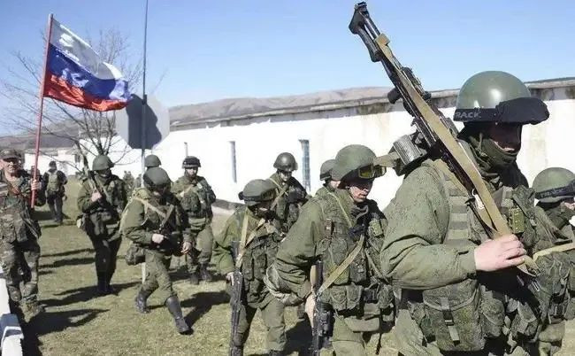 Chỉ huy tiểu đoàn dân quân Vostok thân Nga tại Donbass, Alexander Khodakovsky, nhìn chung đã phản ứng tích cực với việc có thể bổ nhiệm tướng Surovikin làm chỉ huy Chiến dịch quân sự đặc biệt. Ông tin rằng, một quyết định như vậy sẽ đơn giản hóa sự tương tác giữa các chỉ huy cấp trung gian và cấp dưới, cũng như lãnh đạo cao nhất của quân đội Nga.