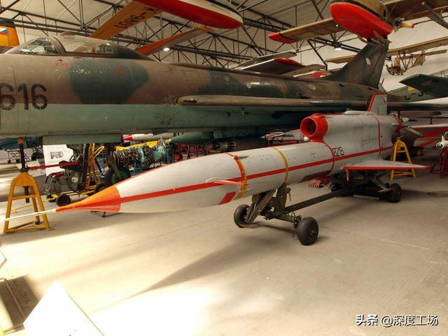 UAV Tu-141 Swift nặng 1,2 tấn, có tốc độ bay tối đa 950 km/h và phạm vi bay tối đa 1.000 km, sử dụng động cơ phản lực và được trang bị các cảm biến đặc biệt, cũng như các thiết bị chụp ảnh, truyền hình và hồng ngoại.