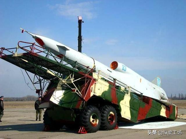 Kể từ khi xung đột Nga – Ukraine bùng nổ, quân đội Ukraine đã sử dụng máy bay không người lái làm tên lửa hành trình, để tấn công các mục tiêu ở Nga. Mặc dù tỷ lệ thành công rất thấp, nhưng chỉ cần thành công một lần, đó cũng là một thắng lợi lớn.
