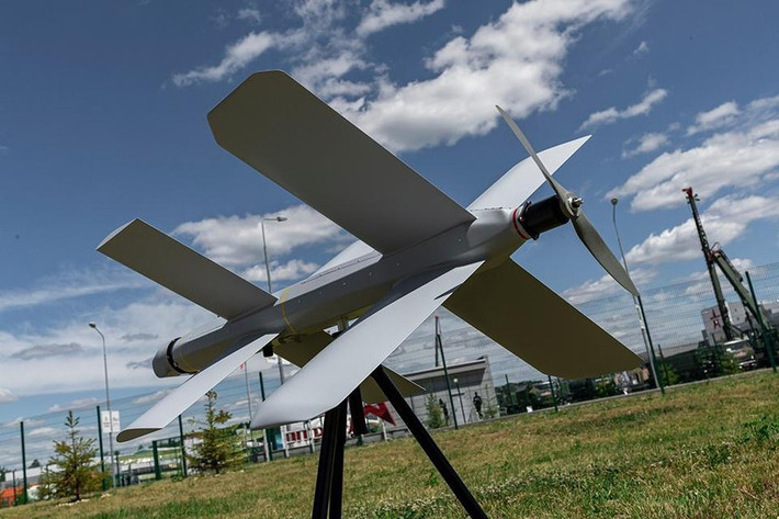 Với đòn đánh của UAV tự sát như Lancet, thì ngay cả tàu pháo Gyurza-M, có lượng giãn nước gấp 5 lần tàu Metal Shark, cũng khó có thể sống sót; chứ chưa nói đến loại UAV tự sát hạng nặng hơn là Geran-2, với lượng thuốc nổ từ 40-60 kg.