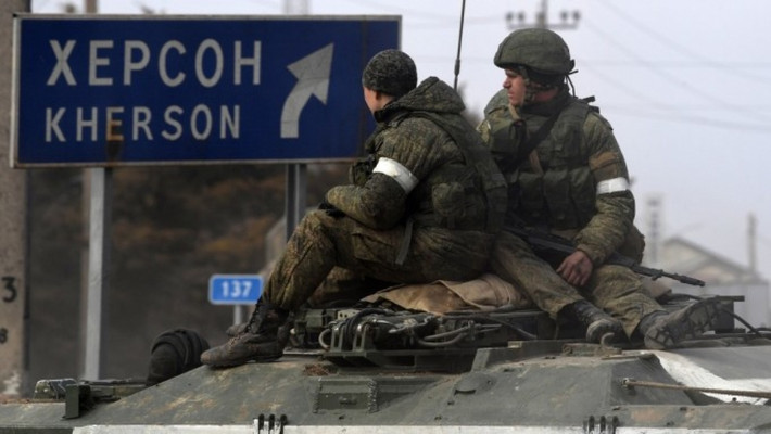 Mặt khác, do các lực lượng vũ trang Ukraine đang mở cuộc phản công nhằm vào khu vực Kherson, nên Quân đội Nga cần tập trung lực lượng để đảm bảo an ninh cho khu vực này; ông Baranets cho biết thêm.