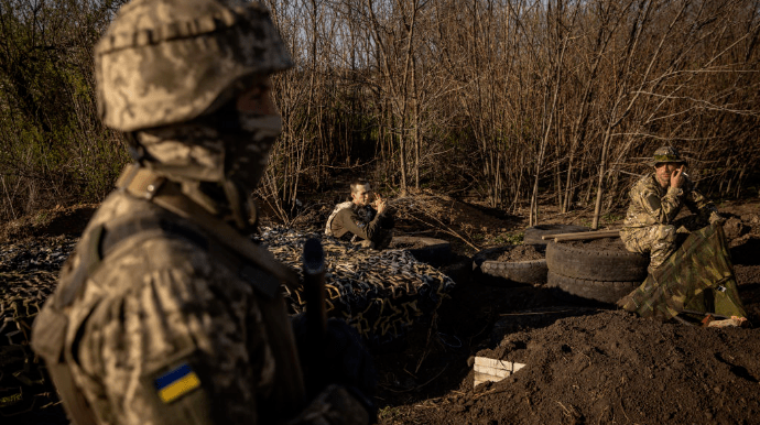 Đại sứ nhà nước tự xưng Luhansk tại Nga Rodion Miroshnik cho biết, các cơ quan nhà nước của Ukraine tại khu vực Dnipropetrovsk như Cơ quan An ninh Nhà nước Ukraine, văn phòng công tố, các chỉ số kinh tế và dữ liệu lưu trữ đã bắt đầu sơ tán. Cư dân Dnipropetrovsk có thể đã “sợ hãi trước” sức ép tấn công của quân Nga.