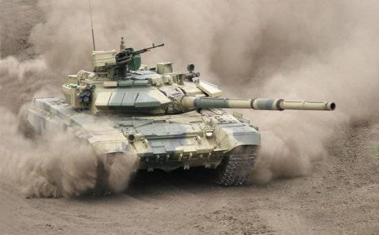 Về khả năng cơ động, T-90 sử dụng động cơ diesel công suất 1.130 mã lực, Leopard 2 của Đức sử dụng động cơ 1.500 mã lực, mạnh hơn nhiều, nhưng Leopard 2 cũng nặng hơn nhiều. Ngoài ra, do trọng lượng quá nặng, Leopard 2 rất có thể bị mắc kẹt ở đâu đó trong bùn hoặc đầm lầy trên thảo nguyên Ukraine.