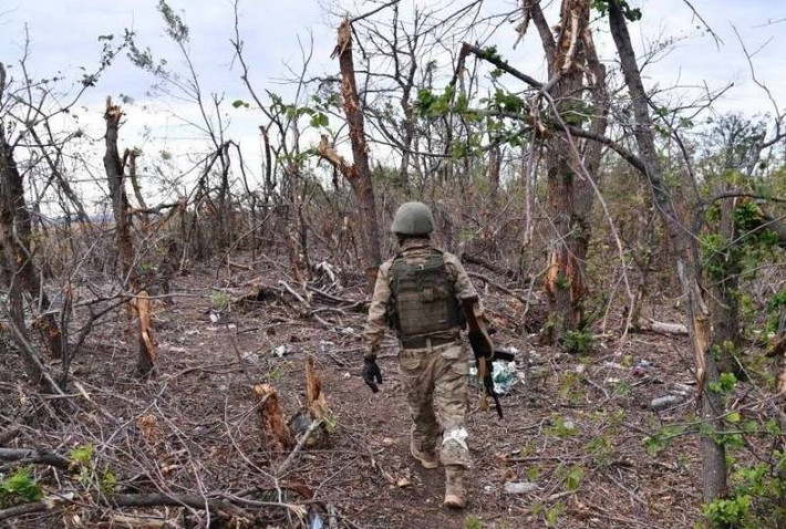 Ở hướng này, quân đội Ukraine đã điều động Lữ đoàn cơ giới số 93 và Lữ đoàn tác chiến đặc biệt số 1 trực tiếp tiến công ngoại ô Balakleya, thị trấn quan trọng của Kharkiv vào ngày đầu tiên.