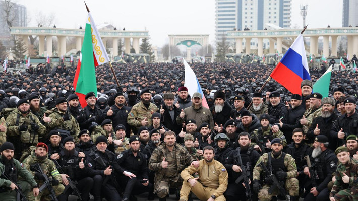 Chính vì vậy, quân Chechnya không chỉ có 8.000 vệ binh riêng chuyên trách bảo vệ Kadyrov, mà còn có quân Chechnya địa phương lên tới hàng chục nghìn người; dưới sự thống lĩnh của Kadyrov và ông có quyền hành tuyệt đối.