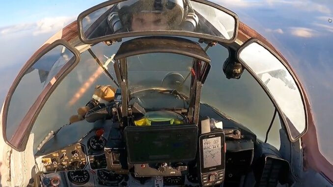 Qua đoạn video do Không quân Ukraine công bố, có thể khẳng định chắc chắn rằng, máy bay chiến đấu MiG-29 của Ukraine đã được nâng cấp, để có thể sử dụng vũ khí của phương Tây, chứ không phải tên lửa được phóng đi từ mặt đất như dự đoán trước đó.