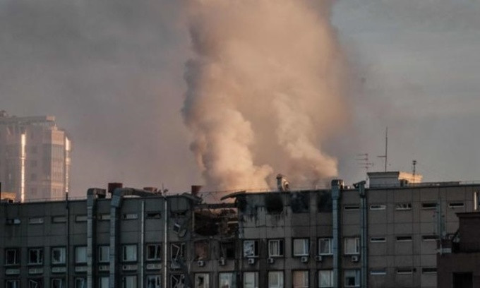 Quân đội Ukraine tiếp tục thống kê thành tích của lực lượng phòng không nước này vào tối ngày 15/11 vừa qua, khi tuyên bố rằng, họ đã đánh chặn 70 tên lửa của Nga vào ngày hôm đó và 30 tên lửa đã lọt qua lưới gây thiệt hại nghiêm trọng cho 15 cơ sở năng lượng ở Ukraine.