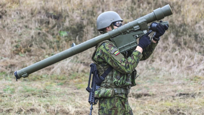 Tuy nhiên với nhiệm vụ ném bom tầm thấp như vậy, Su-34 phải đối mặt với mối đe dọa đặc biệt nguy hiểm, từ những hệ thống tên lửa vác vai di động (MANPADS), với đủ các chủng loại của Quân đội Ukraine, như Stinger của Mỹ, Igla-S của Liên Xô.