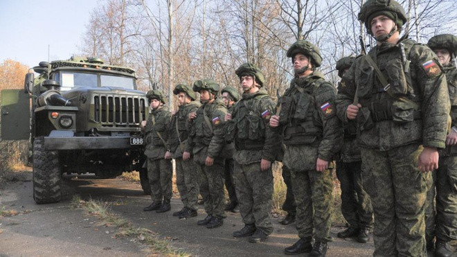 Tổng thống Putin cũng đã bác bỏ những cáo buộc của NATO chỉ trích Nga sử dụng lính nghĩa vụ tham chiến ở Ukraine và phương tây có thể triển khai 1.000 lính đánh thuê đến Ukriane.