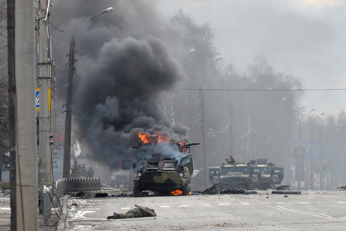 Trước tình hình làm chủ gần như hầu hết Ukraine và cô lập được Kiev, Tổng thống Nga Putin đã chỉ ra những điều kiện để chấm dứt chiến sự ở Ukraine. Theo thông báo của điện Kremlin, dẫn lời Tổng thống Putin nói rằng chiến dịch quân sự ở Ukraine sẽ có bước đột phá nếu các nhà quân sự Ukraine có cách tiếp cận xây dựng hơn và lưu tâm đến tình hình thực tế.