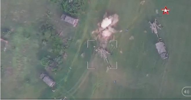 Trước đó vài ngày, những khẩu pháo M777 được Mỹ bàn giao cho Ukraine trước đó chưa lâu, đã bị Không quân Nga phát hiện và phải hứng chịu những đợt tấn công đầu tiên của quân Nga.