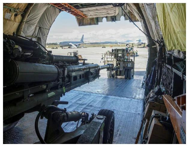 Theo thông tin sơ bộ, Mỹ tiếp tục viện trợ cho Ukraine 50 khẩu pháo siêu nhẹ M777 và gần 100 nghìn viên đạn, cũng như các vật chất bảo đảm kỹ thuật đi cùng.
